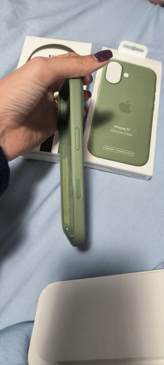 Funda iPhone 17 y Correa Crossbody Apple