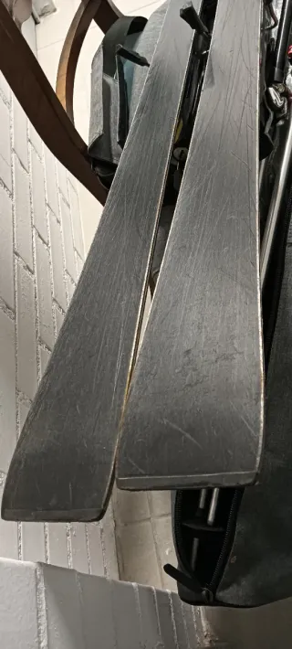 Esquís Carving 165cm con bastones y funda Brubaker