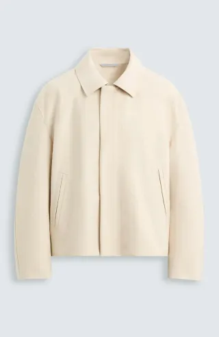 Cazadora bomber beige y negra del Zara