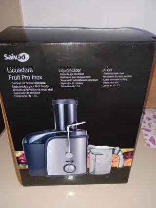 Licuadora Saivod plateada y negra