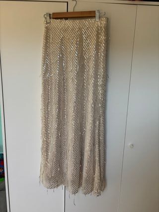 Falda larga de lentejuelas beige y dorada