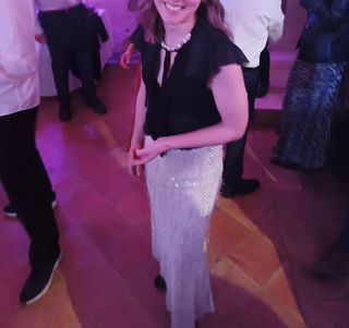 Falda larga de lentejuelas beige y dorada