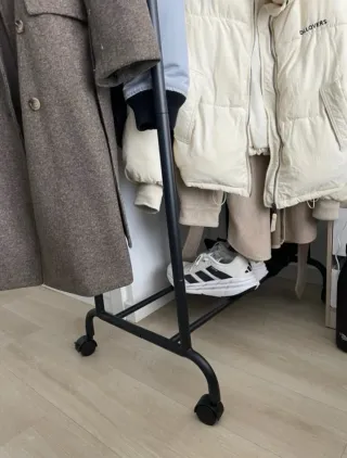 Perchero Metálico Extensible Negro. Gran capacidad