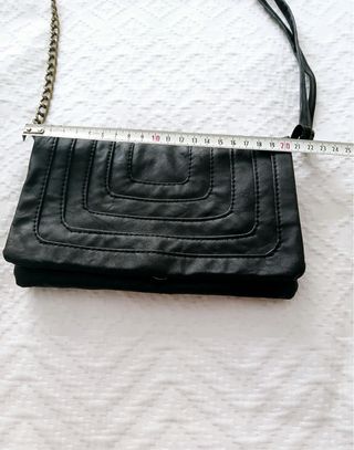 Bolso negro con cadena 20x10cm