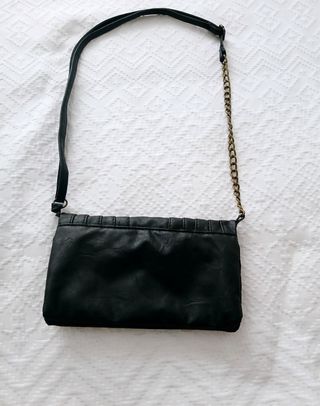 Bolso negro con cadena 20x10cm