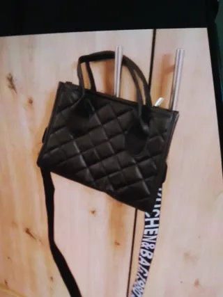 Borsa trapuntata con tracolla logo