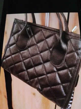 Borsa trapuntata con tracolla logo