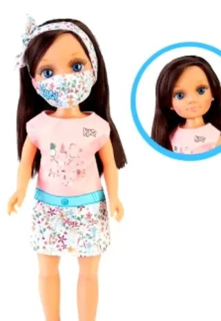 Muñeca Nancy con mascarilla floral