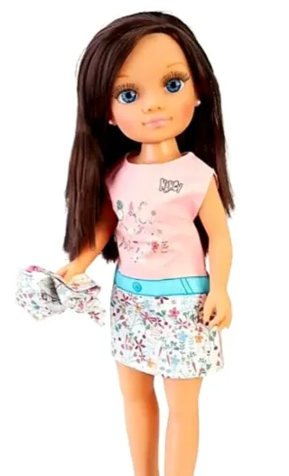 Muñeca Nancy con mascarilla floral