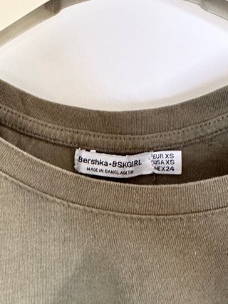 Camiseta Bershka verde militar