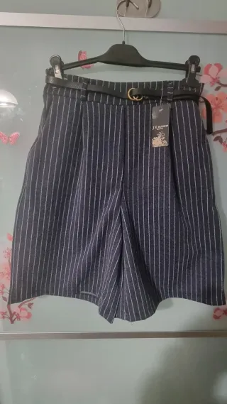 Pantaloncini a righe blu scuro con cintura