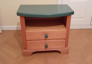 Cama de 90 cms con colchón y mesilla de noche