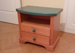 Cama de 90 cms con colchón y mesilla de noche