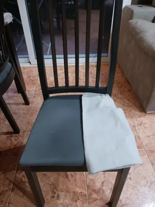 4 Sillas Nuevas con Textiles de Repuesto