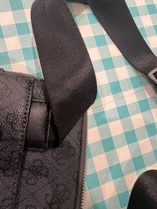 Bolsito Guess Negro/Gris Hombre