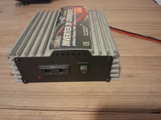 Inverter di Corrente 12v /220v