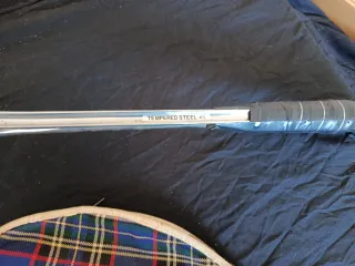 Raqueta de tenis con funda