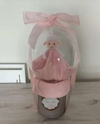 Canastilla regalo bebé globo oveja rosa