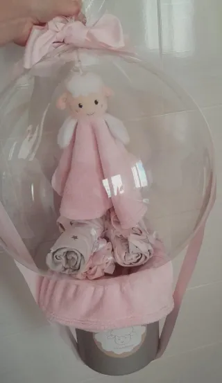 Canastilla regalo bebé globo oveja rosa
