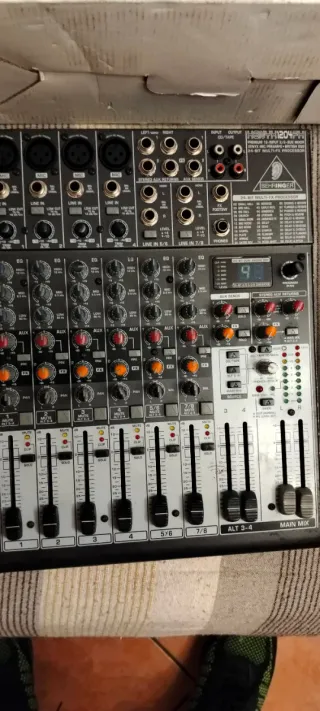 Behringer Xenyx 1204FX Mixer