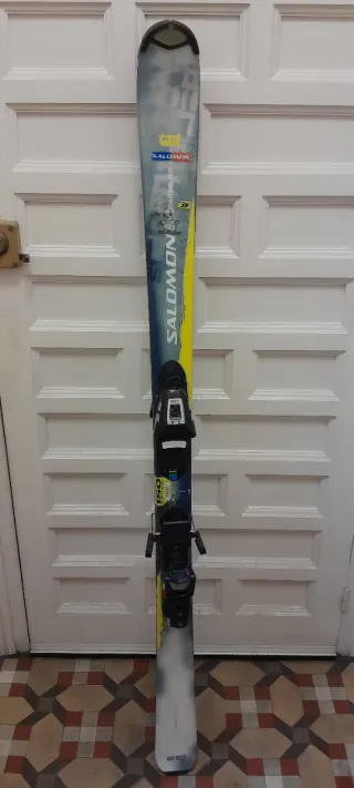 Esquís Salomon con fijaciones