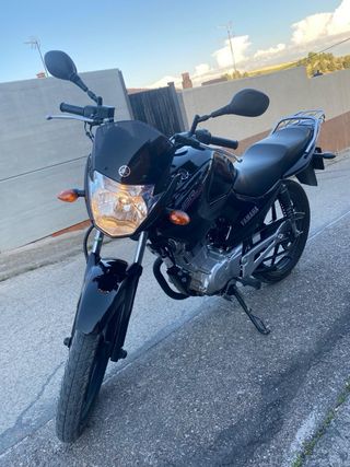 Moto Yamaha YBR Negra 125cc