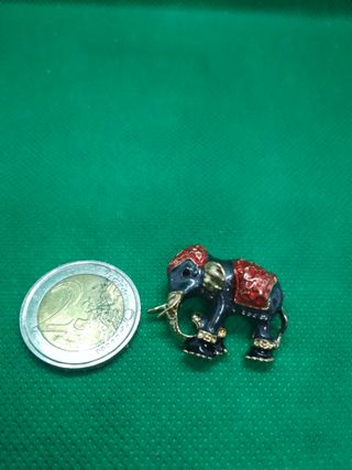 Spilla a forma di elefante smaltato