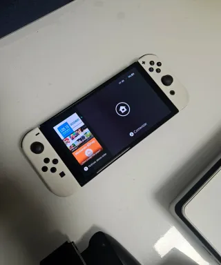 Nintendo Switch OLED + Funda Morada y dos mandos