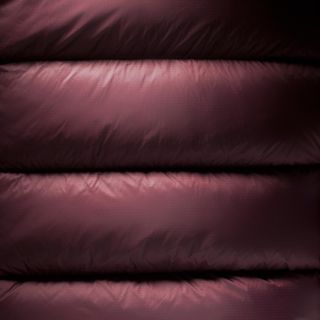 Plumífero de montaña y trekking con capucha Mujer Forclaz