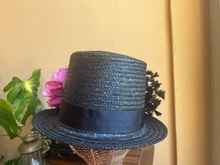 Sombrero Chistera Negro con Flor Rosa