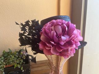 Sombrero Chistera Negro con Flor Rosa