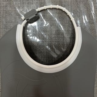 Babero Rígido Twistshake Gris