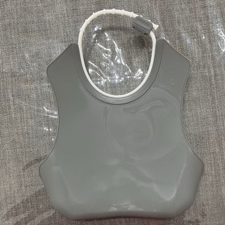 Babero Rígido Twistshake Gris