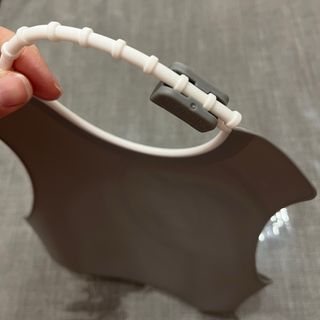 Babero Rígido Twistshake Gris