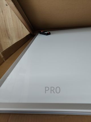 Pizarra blanca magnética con bandeja - Amazon Basics