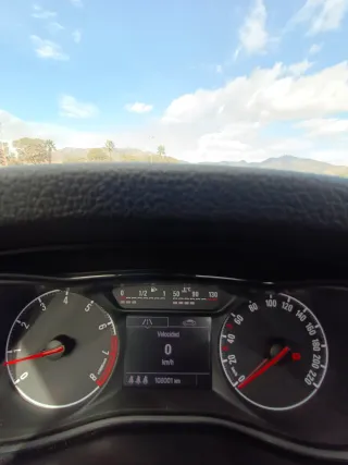 Opel Corsa 1.4 Selective 90 CV muy buen estado.