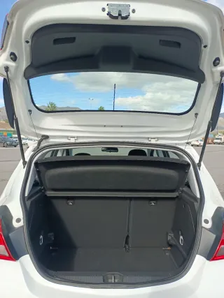 Opel Corsa 1.4 Selective 90 CV muy buen estado.