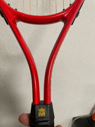 Raqueta de tenis Montana roja + regalo - PVP: 50€