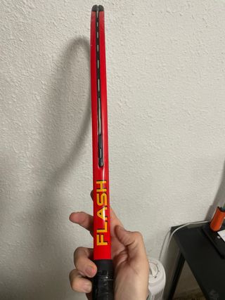 Raqueta de tenis Montana roja + regalo - PVP: 50€