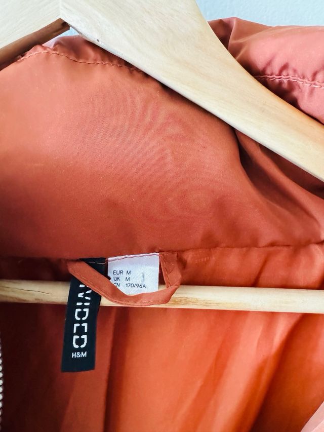 Abrigo acolchado H&M marrón