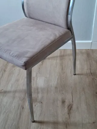 Lote 6 sillas de comedor marron y plateadas