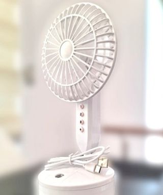 Ventilador de mesa con humidificador