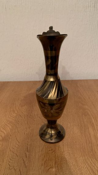 Juego de 2 jarras de metal decoradas