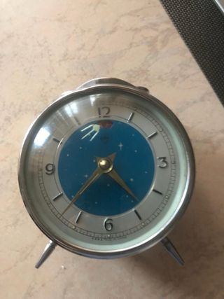 Sveglia vintage con design spaziale