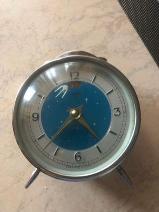 Sveglia vintage con design spaziale