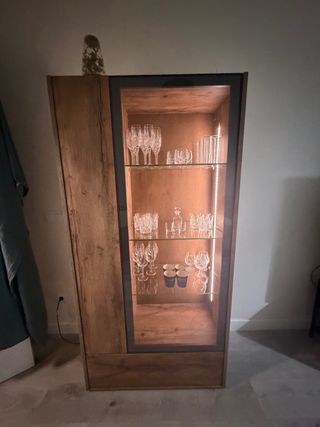Vitrina de cristal con iluminación