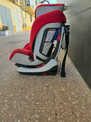 Silla de coche Chicco roja