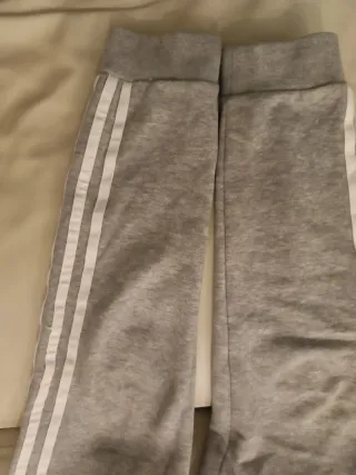 Pantalón chándal Adidas gris