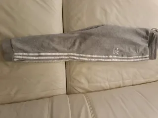 Pantalón chándal Adidas gris