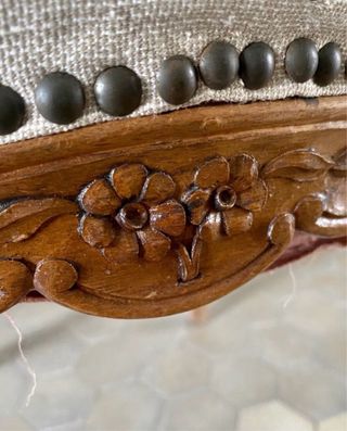 Silla de madera antigua estilo clásico